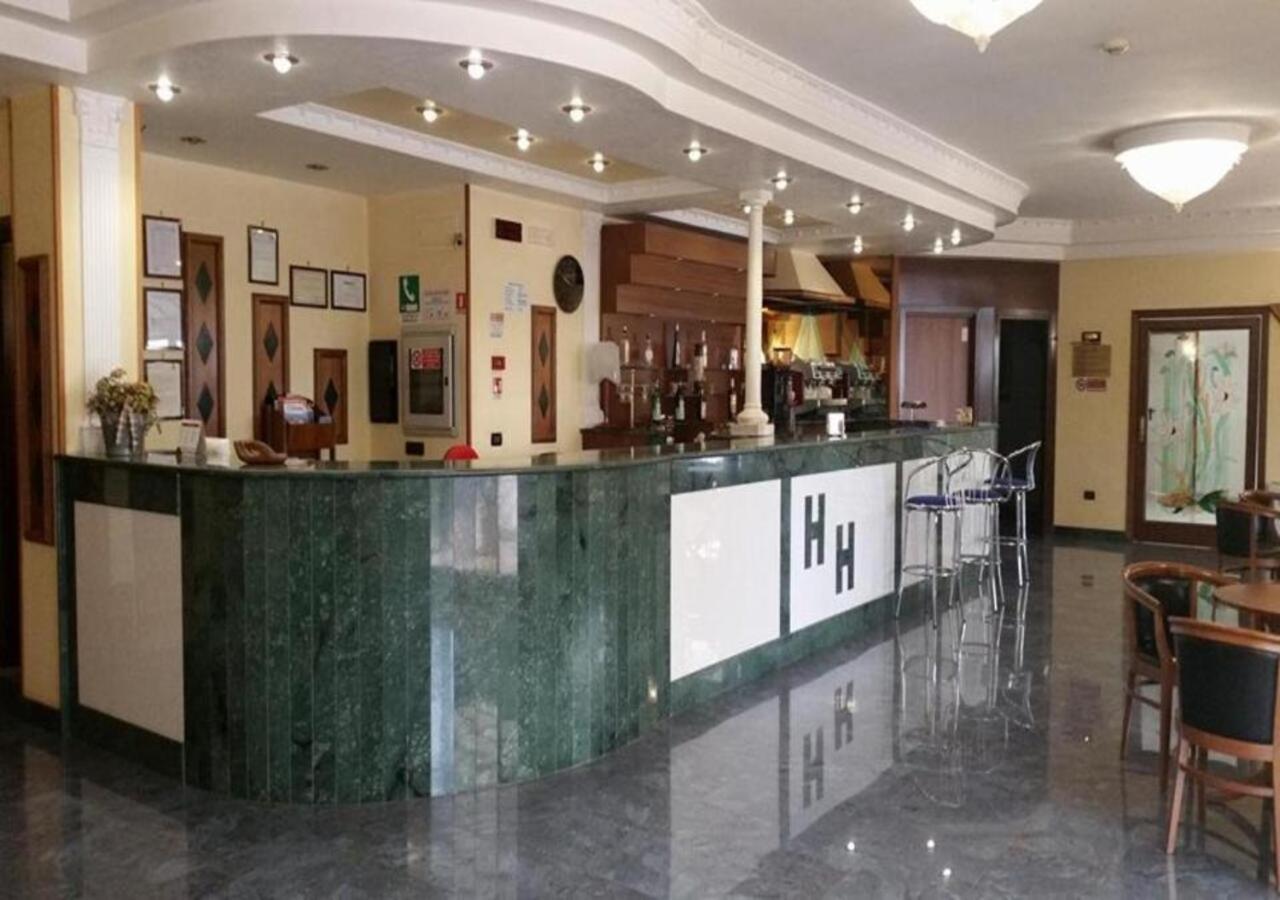 Hotel Holiday Фоджиа Экстерьер фото