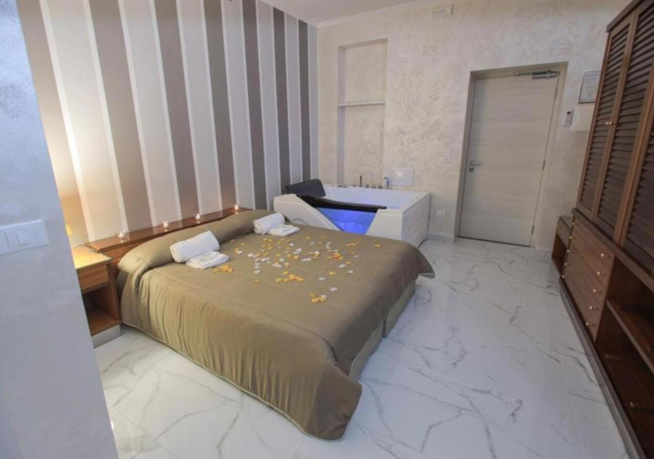 Hotel Holiday Фоджиа Экстерьер фото